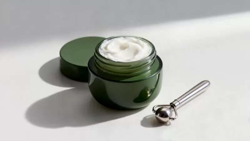 تحسين ملمس البشرة &middot; يعمل سيراميد فيابلايف على تحسين لون بشرة الوجه وزيادة إشراقها